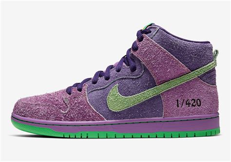 420 nike dunks.